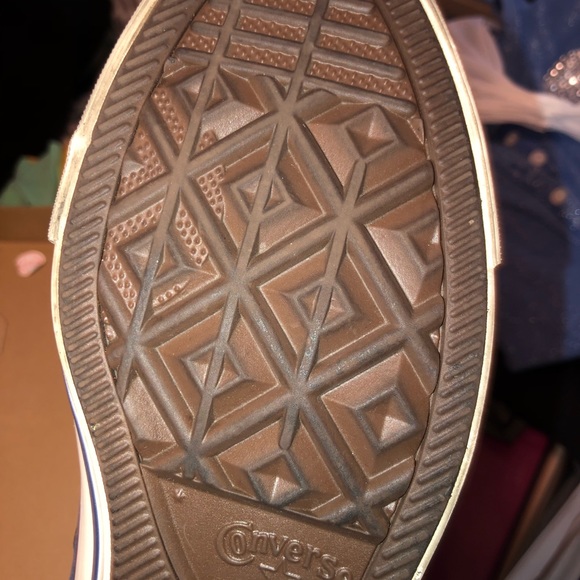 Converse - Picture 2 of 3